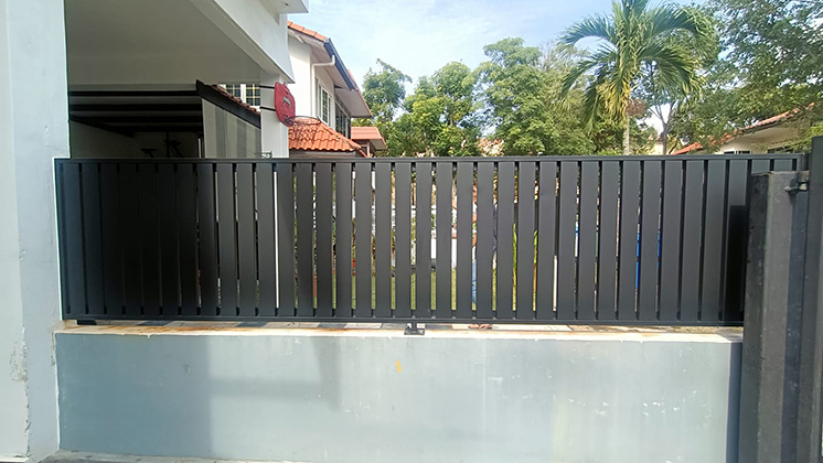 Privacy Aluminium Fence Narrow Spacing